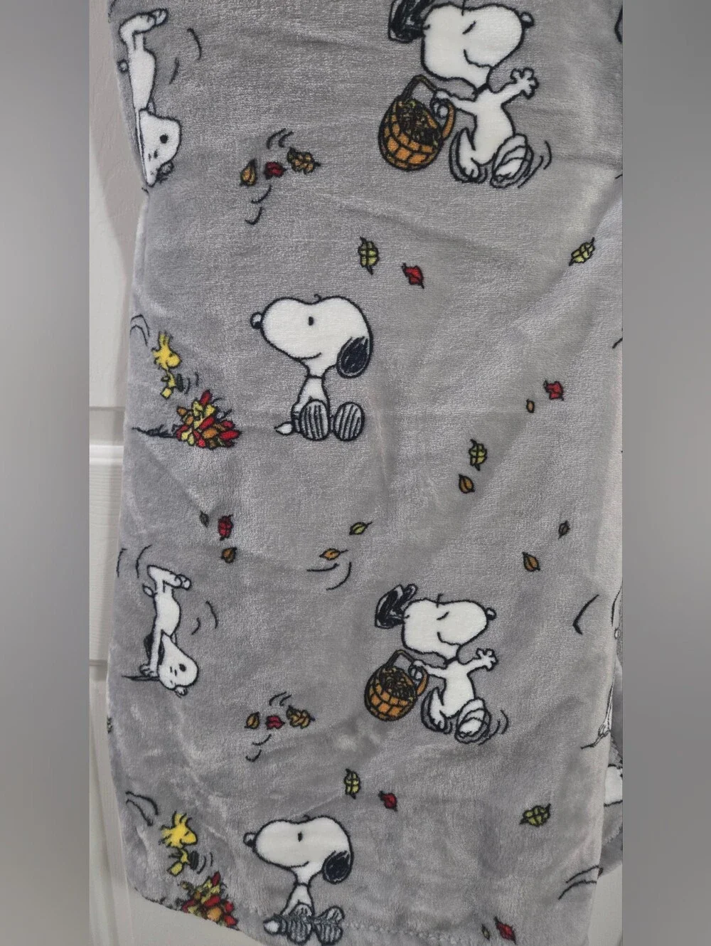 Peanuts plush throw